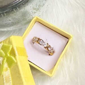 Gold Women's Ring XOXO  (x 💎 x 💎 ) size 6/7